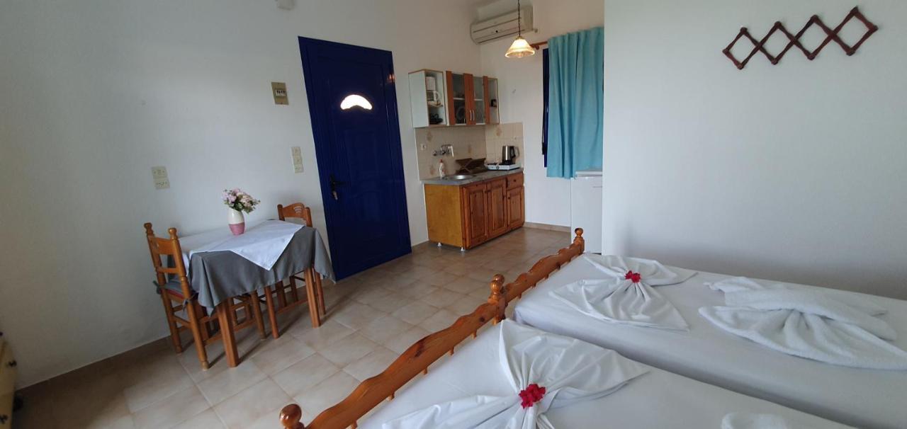 Jenny Apartments Karlovassi Buitenkant foto