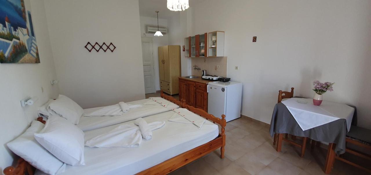 Jenny Apartments Karlovassi Buitenkant foto