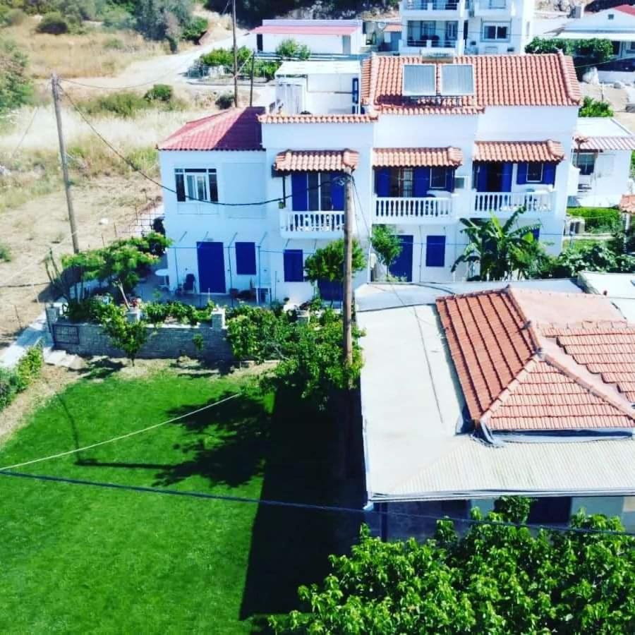 Jenny Apartments Karlovassi Buitenkant foto